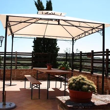 Chianacce Sleeps 4 Pool Apartment